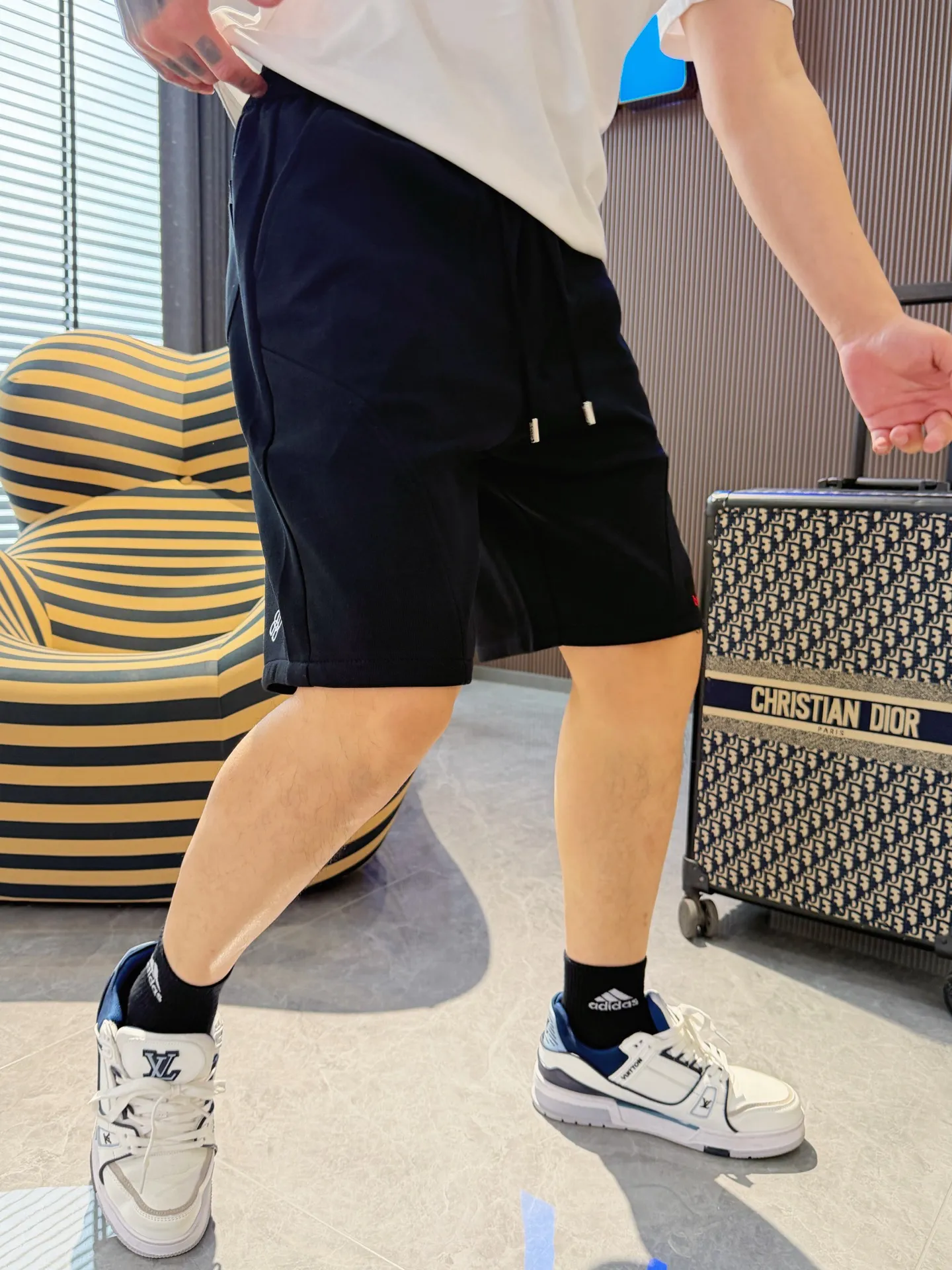 Balenciaga's three-standard complete 2026 summer New Arrival men's casual shorts, advanced custom-made Breathable fabric, Breathable fabric, extremely stretchy and comfortable, impeccable details, top-grade accessories, original logo design concept, delicate and soft feel! The upper body fit is awesome! Size: M-XXXL Please state your height and weight when ordering